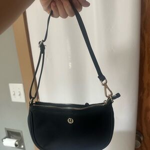 Lululemon city essentials mini shoulder bag